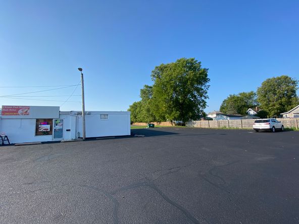 750 N Henderson St, Galesburg, IL 61401